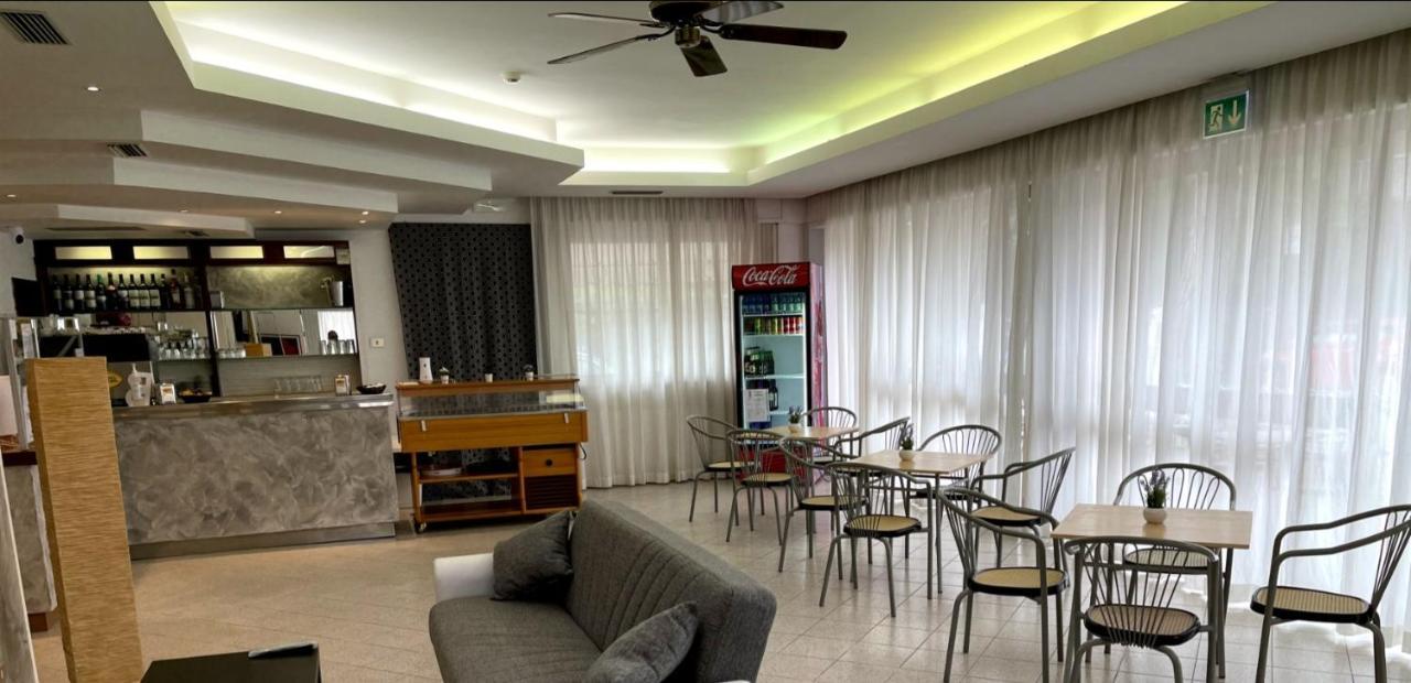 Hotel Franca Misano Adriatico Buitenkant foto