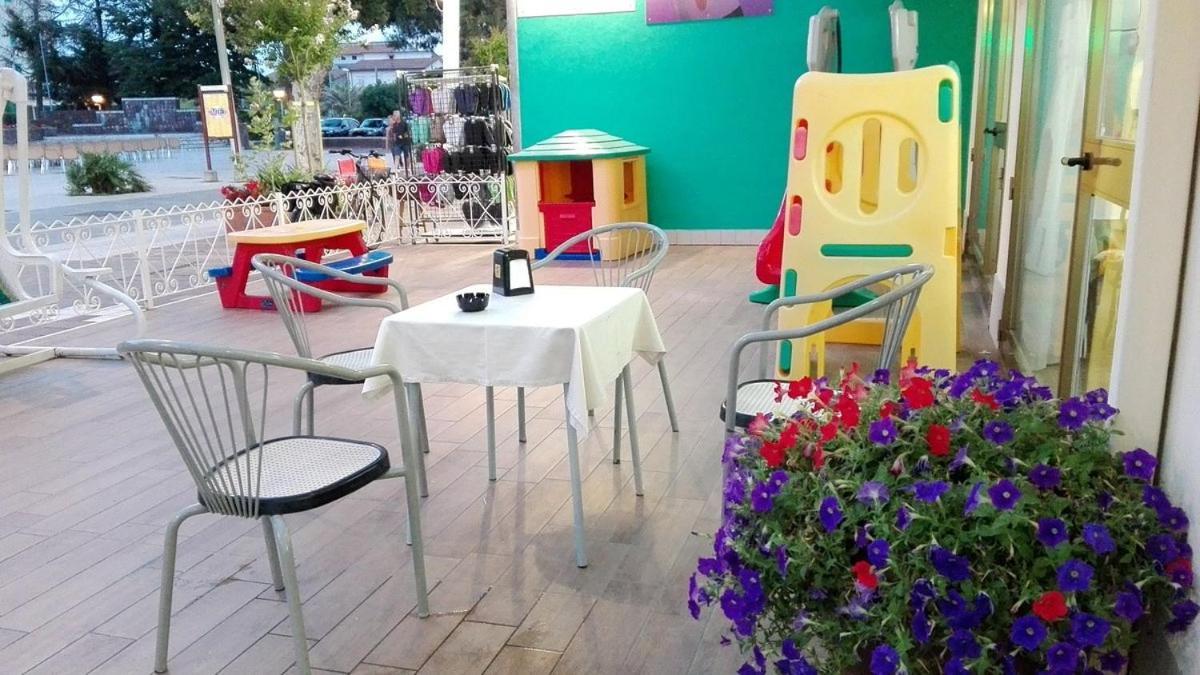 Hotel Franca Misano Adriatico Buitenkant foto