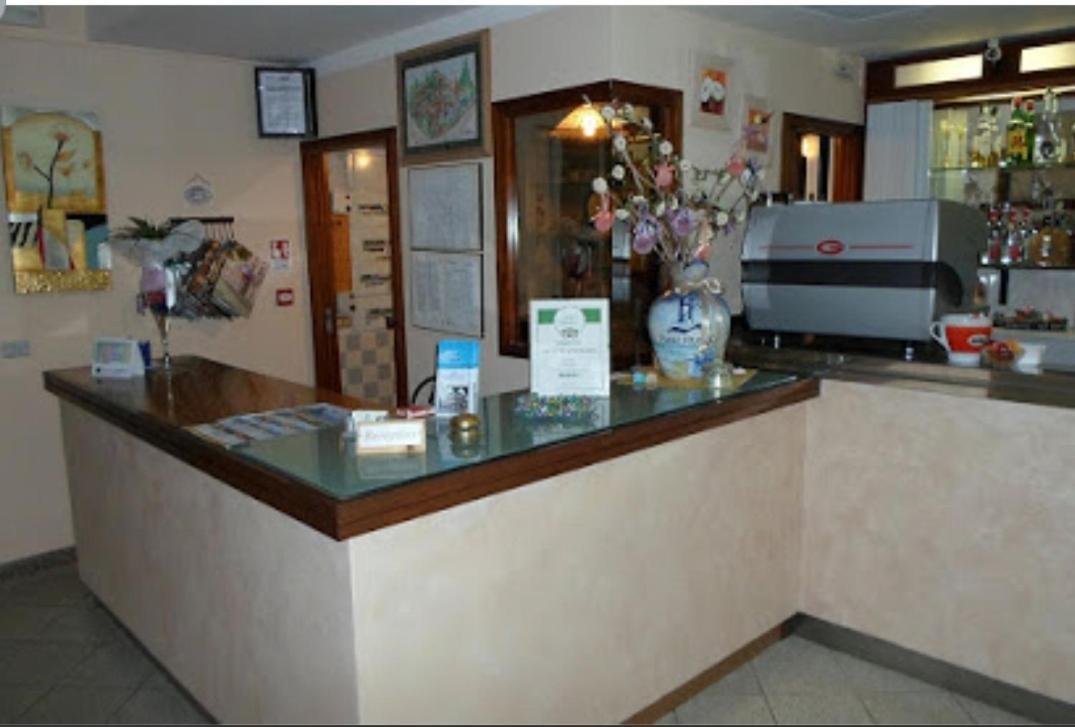 Hotel Franca Misano Adriatico Buitenkant foto